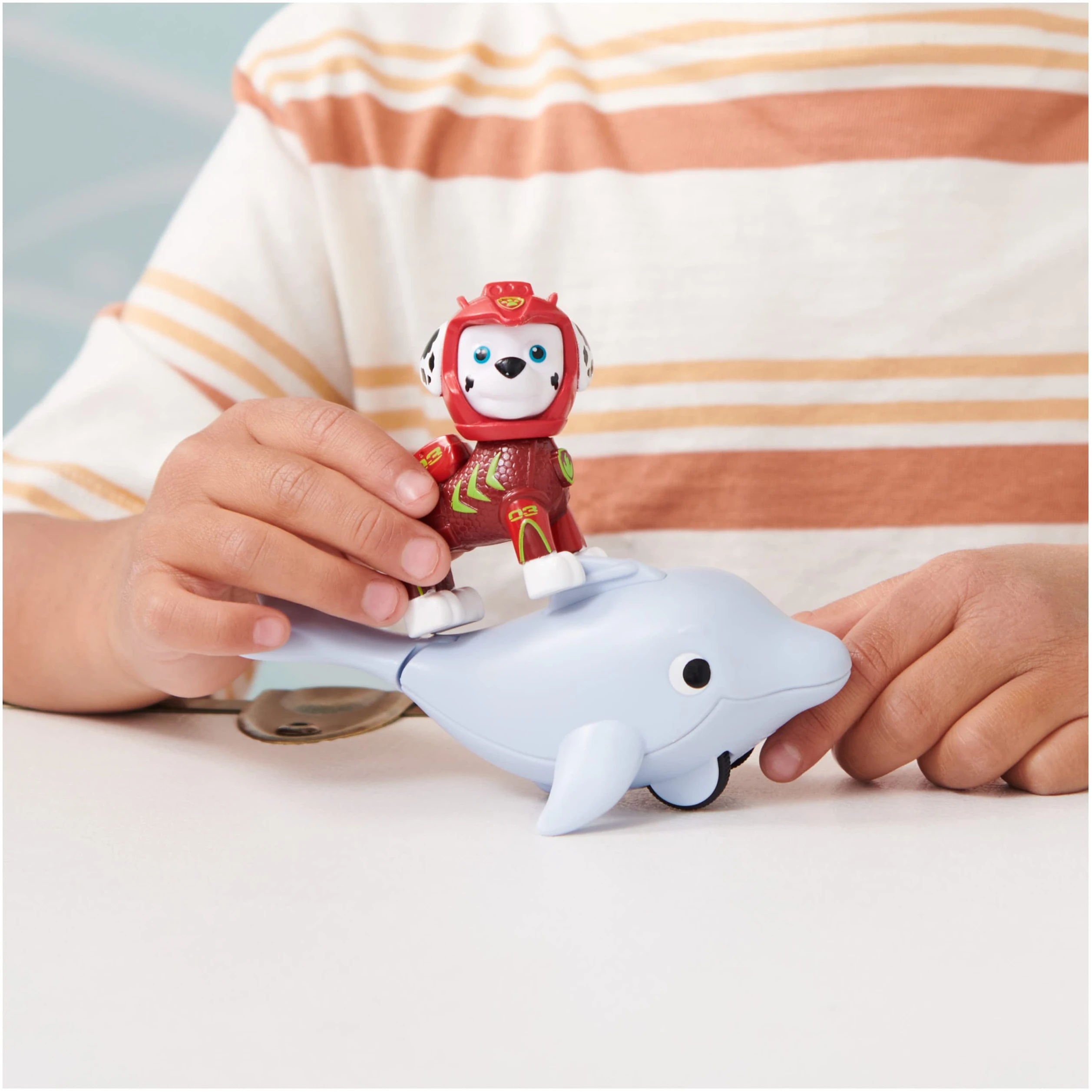 Figurine Marshall Pat'Patrouille Aqua Pups avec Dauphin – Image 3